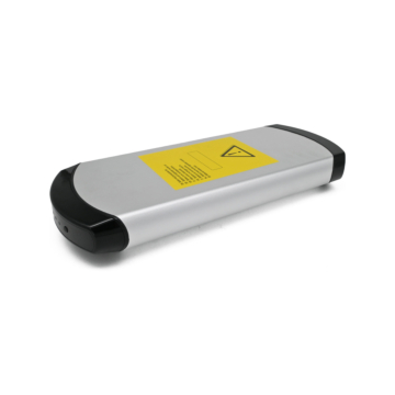 Immagine chiara della batteria Phylion completa. Questa Phylion XH370-13J Wall-E 37V 14Ah (2 poli) è ripresa da un angolo di tre quarti, rendendo visibili la parte superiore e laterale della batteria.
