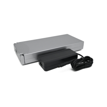 foto della batteria per bici Sparta E-motion C1/C2/C3 compatibile con Batavus 13.6Ah (argento) incl. caricabatterie vista frontale dove si può vedere la presa per la bici.

