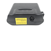 Foto in primo piano della porta di ricarica della batteria per bicicletta Ansmann 36V 14Ah Compatible.