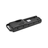Vista inferiore della batteria per bici Bosch Powerpack 700 Performance/Active portapacchi E-Bike Vision, presa da un angolo obliquo che mostra chiaramente la batteria.