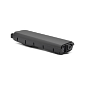 Vista a tre quarti della batteria per bici Bosch Powerpack 700 Performance/Active portapacchi E-Bike Vision, presa dalla parte anteriore. Il collegamento alla bici e il lato della batteria sono chiaramente visibili.