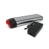 La batteria compatibile Gazelle Innergy Gold da 36V e 13Ah, inclusa di caricabatterie gratuito. Questo caricabatterie è visibile anche nella foto.