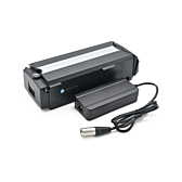 Vista a tre quarti della batteria per bicicletta Giant Twist Compatible 13Ah con caricabatterie.