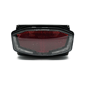 Foto ravvicinata della luce posteriore della batteria per bicicletta Promovec Carrier 6.2XL 36V 15.6Ah.