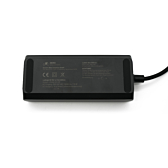 Vista inferiore del caricatore Rad Power Bikes 48V 2A.