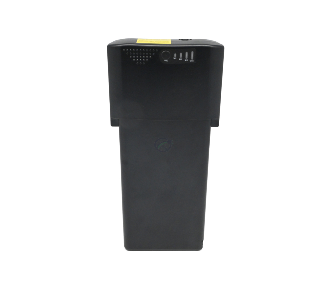 Vista dall'alto della batteria per bicicletta Ansmann 36V 11.6Ah Compatible. L'indicatore della batteria è chiaramente visibile.