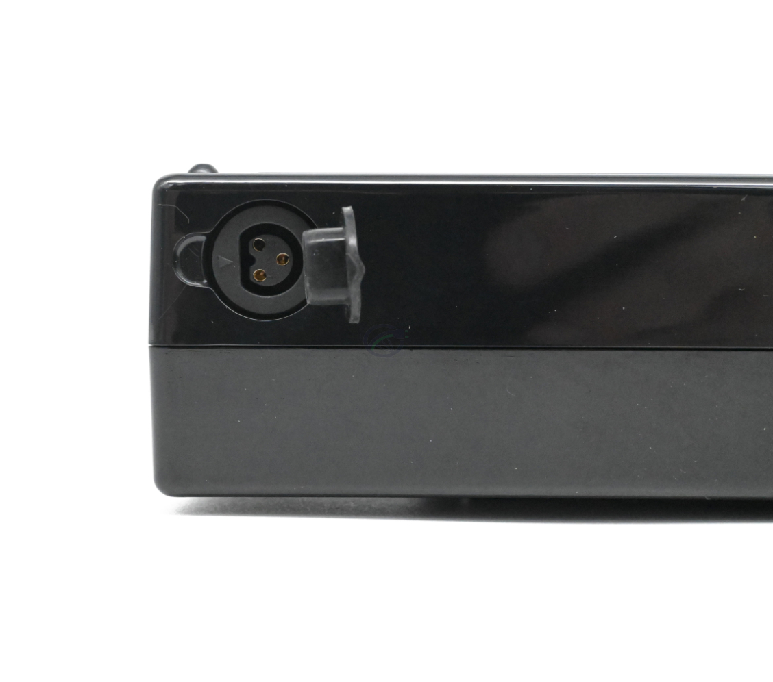 Sparta E-motion C1/C2/C3 / Batavus compatibile batteria per bicicletta 13.6Ah (nera) Incl. caricatore, primo piano della porta del caricatore