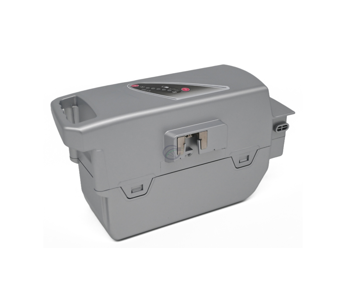 Foto della batteria per bicicletta Flyer Kalkhoff Panasonic Compatibile 26V 13Ah in vista laterale inclinata, dove si può vedere l'indicatore di carica e le viti con i due clip visibili