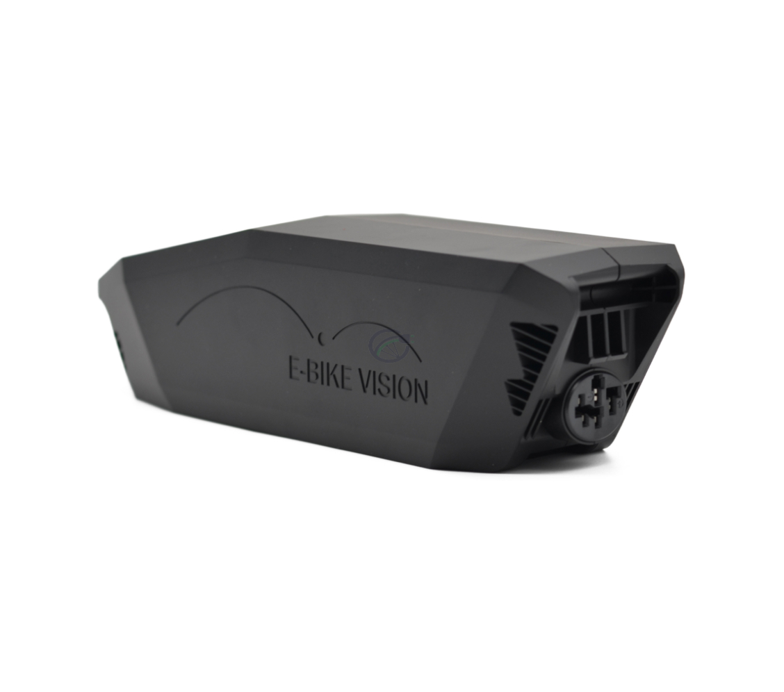 Vista a tre quarti della batteria per bici Bosch Powerpack 360 Performance/Active telaio E-Bike Vision dalla parte anteriore. Il lato della batteria e il collegamento alla bici sono visibili.