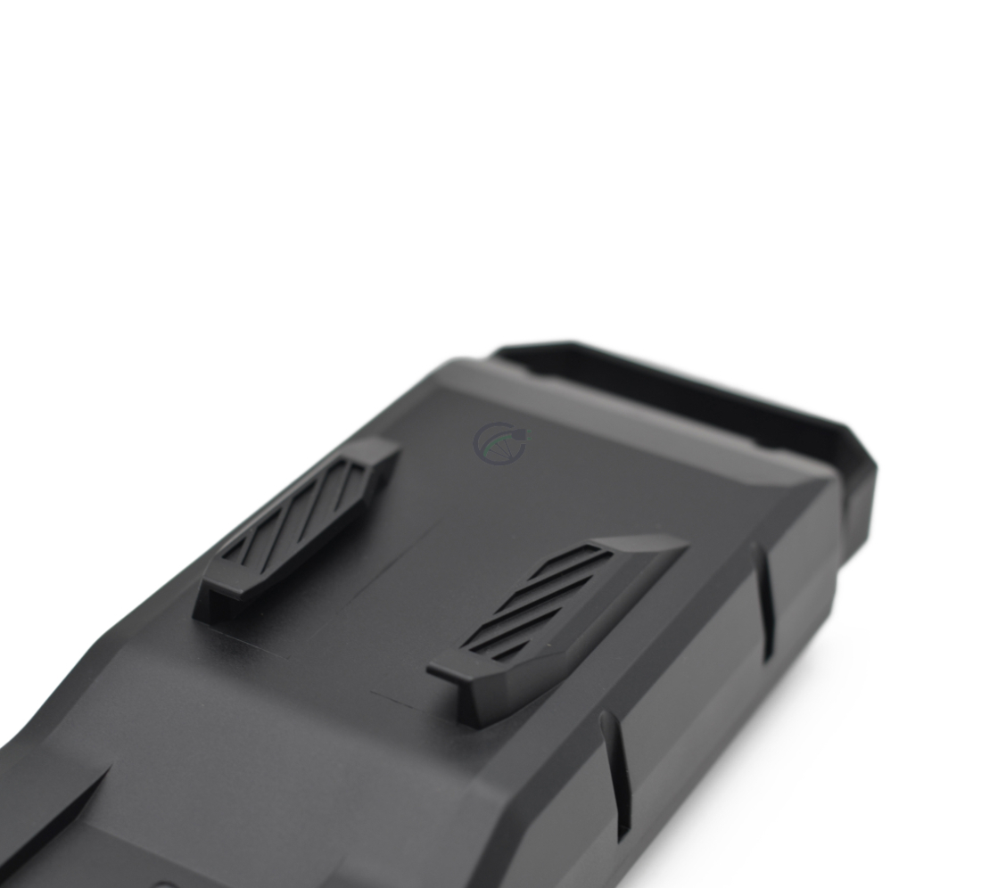 Foto in primo piano del sistema di fissaggio nella parte inferiore della batteria per bici Bosch Powerpack 700 Performance/Active portapacchi E-Bike Vision.