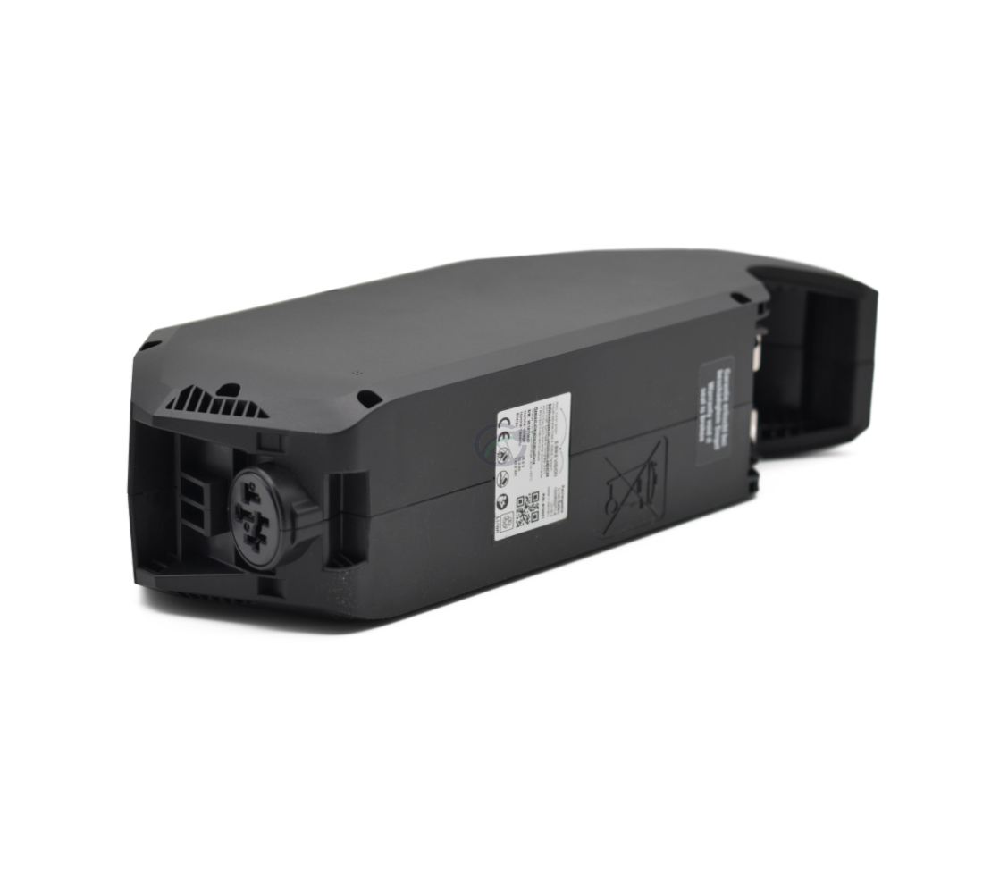 Vista a tre quarti della parte inferiore della batteria per bici Bosch Powerpack 700 Active/Performance telaio E-Bike Vision. La batteria è sul suo lato.