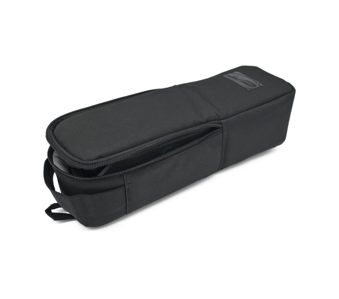 Vista a tre quarti della custodia batteria Contec aperta per batterie da telaio.
