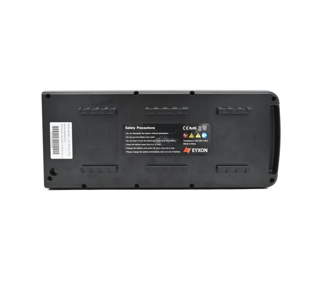 Vista completa dal basso della batteria EYXON Sparta/Batavus B400 36V 12.8Ah Compatible.
