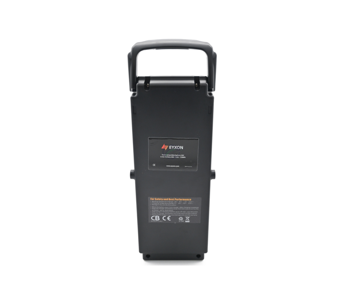 Vista dal basso della batteria per bicicletta Giant Twist Compatible 13Ah. Le etichette sul lato inferiore della batteria sono ben visibili.