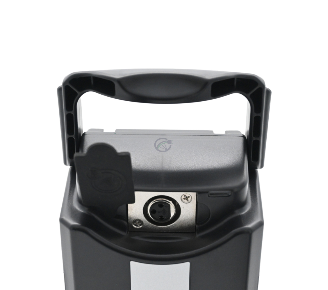 Foto ravvicinata della porta di ricarica della batteria per bicicletta Giant Twist Compatible 13Ah.