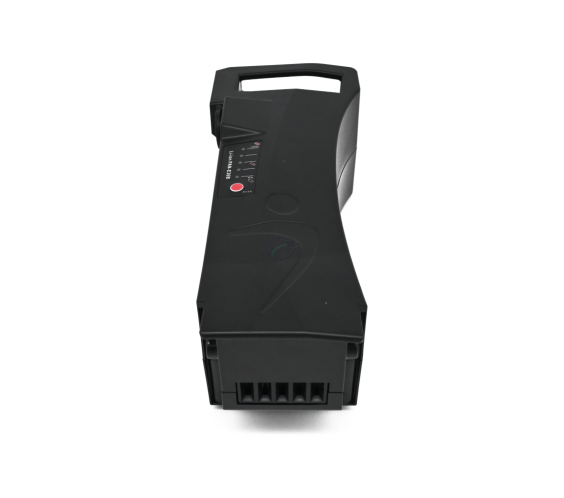 Vista frontale della batteria compatibile Impulse 36V 14.5Ah prodotta da EYXON. Il connettore della bicicletta e la parte superiore della batteria sono visibili.