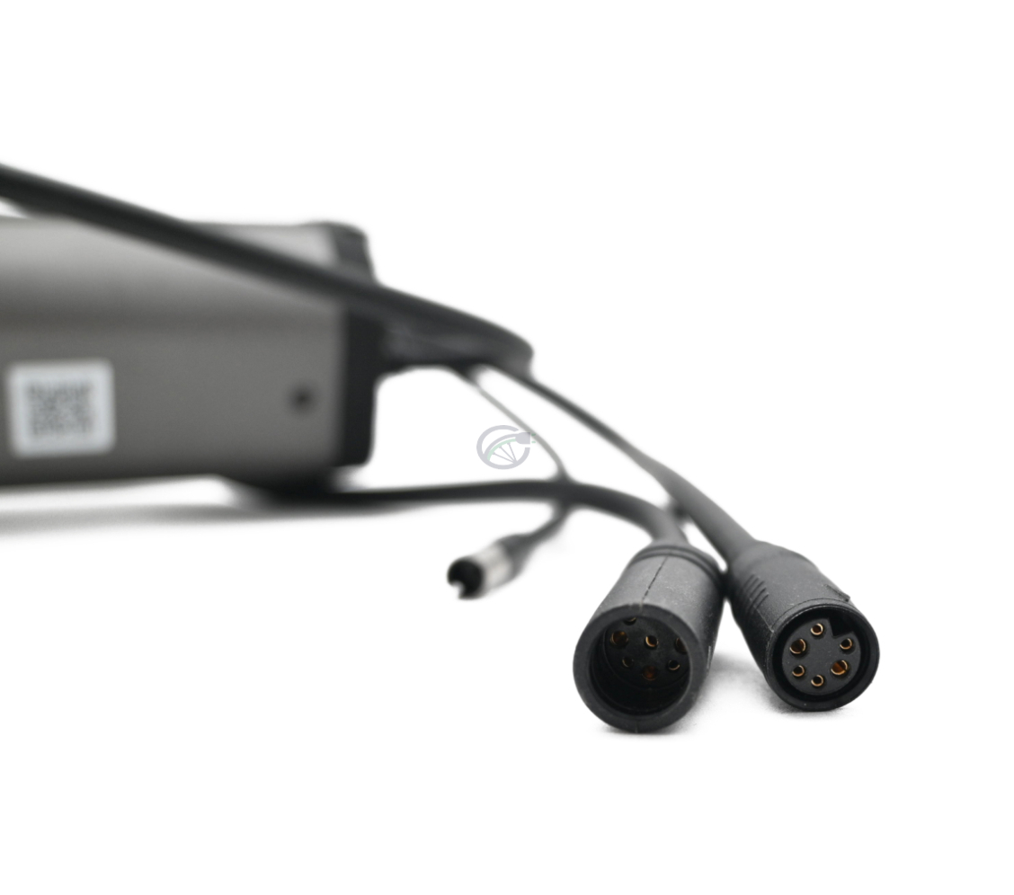 Foto ravvicinata delle connessioni dei cavi della batteria per bicicletta Mahle X35 B1-D Smart