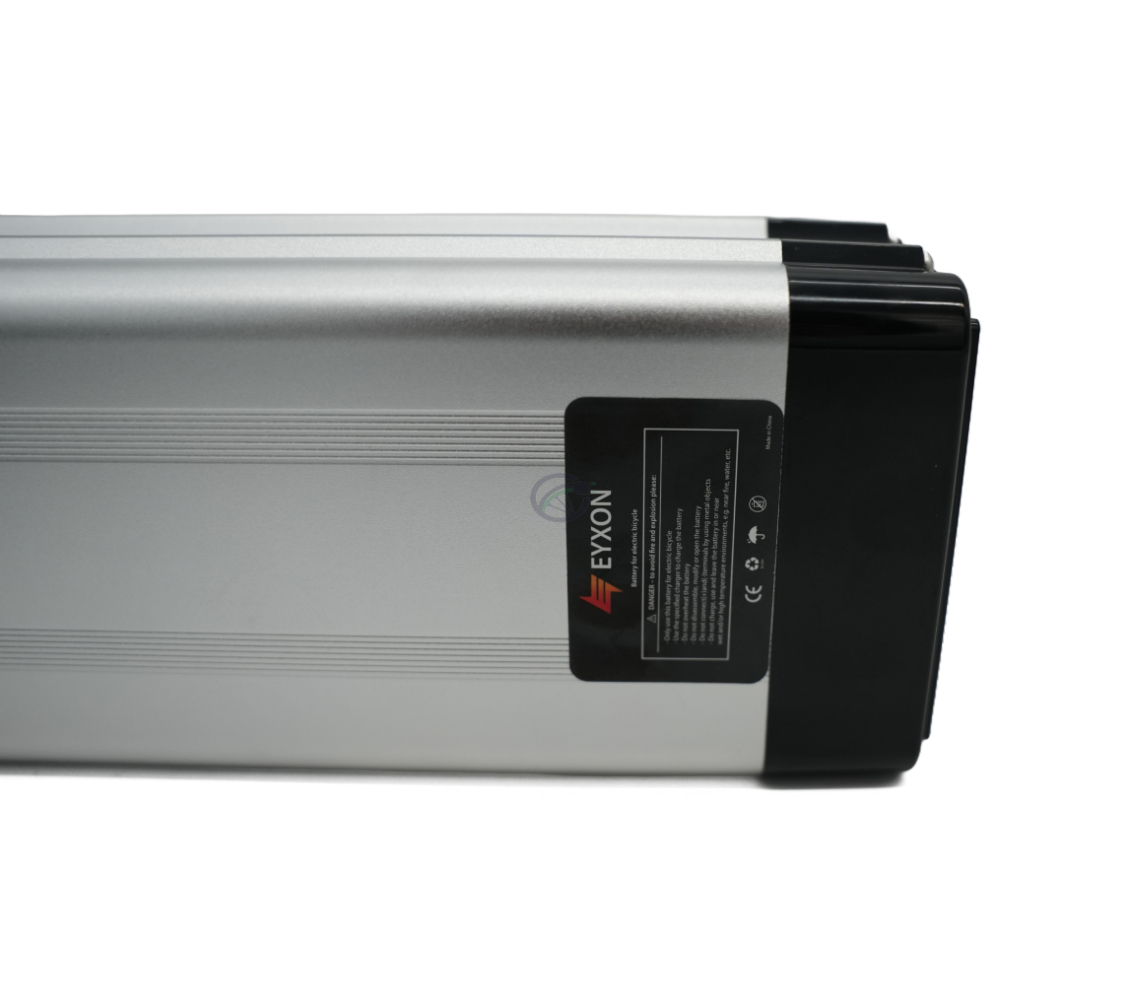 Primo piano dell'etichetta nella parte inferiore della Phylion XH370-12J Silverfish 37V 12Ah Compatible.