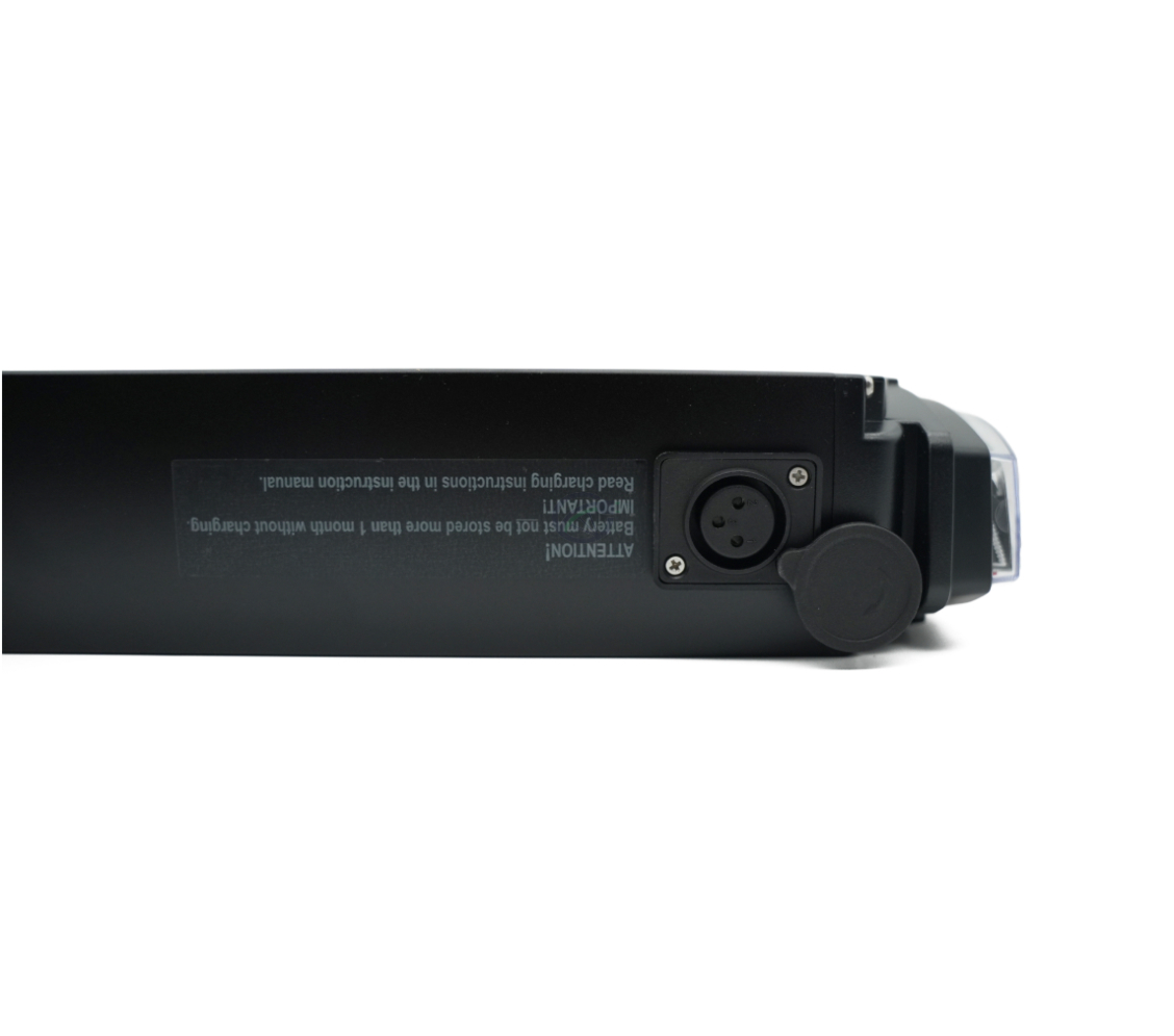 Porta di ricarica della batteria per bicicletta Promovec Carrier 6.2XL 36V 15.6Ah capovolta.