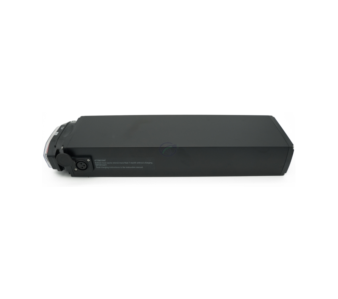Vista laterale della batteria per bicicletta Promovec Carrier 6.2XL 36V 15.6Ah. La porta di ricarica sul lato è chiaramente visibile.