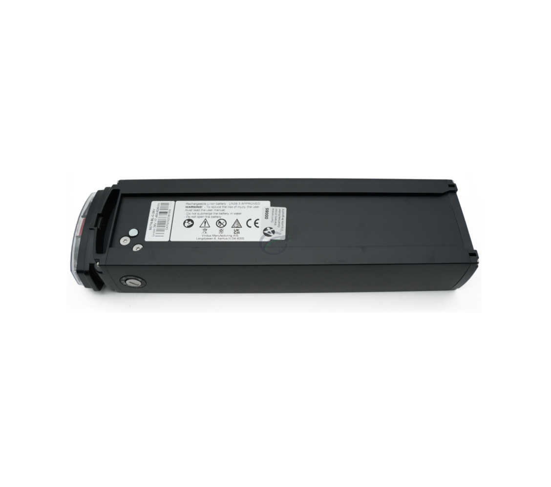 Vista inferiore della batteria per bicicletta Promovec Carrier 6.2XL 36V 17.4Ah. L'etichetta sul fondo della batteria è chiaramente visibile.