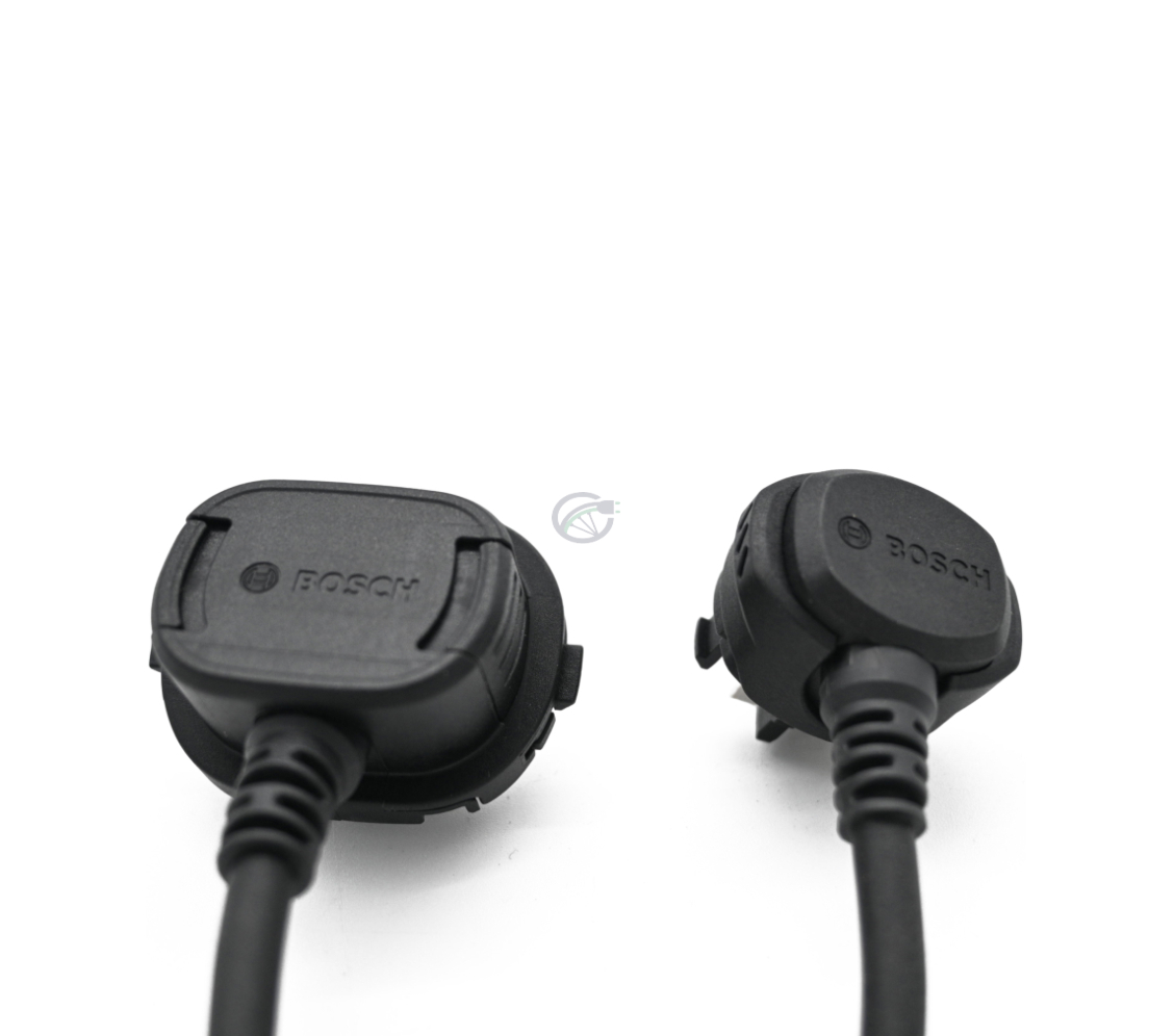 Primo piano dei connettori del cavo da 300 mm del Bosch PowerMore 250 Range Extender