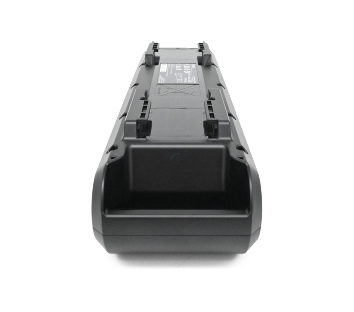 Vista posteriore della batteria per bicicletta Shimano Steps BT-E6000 capovolta.